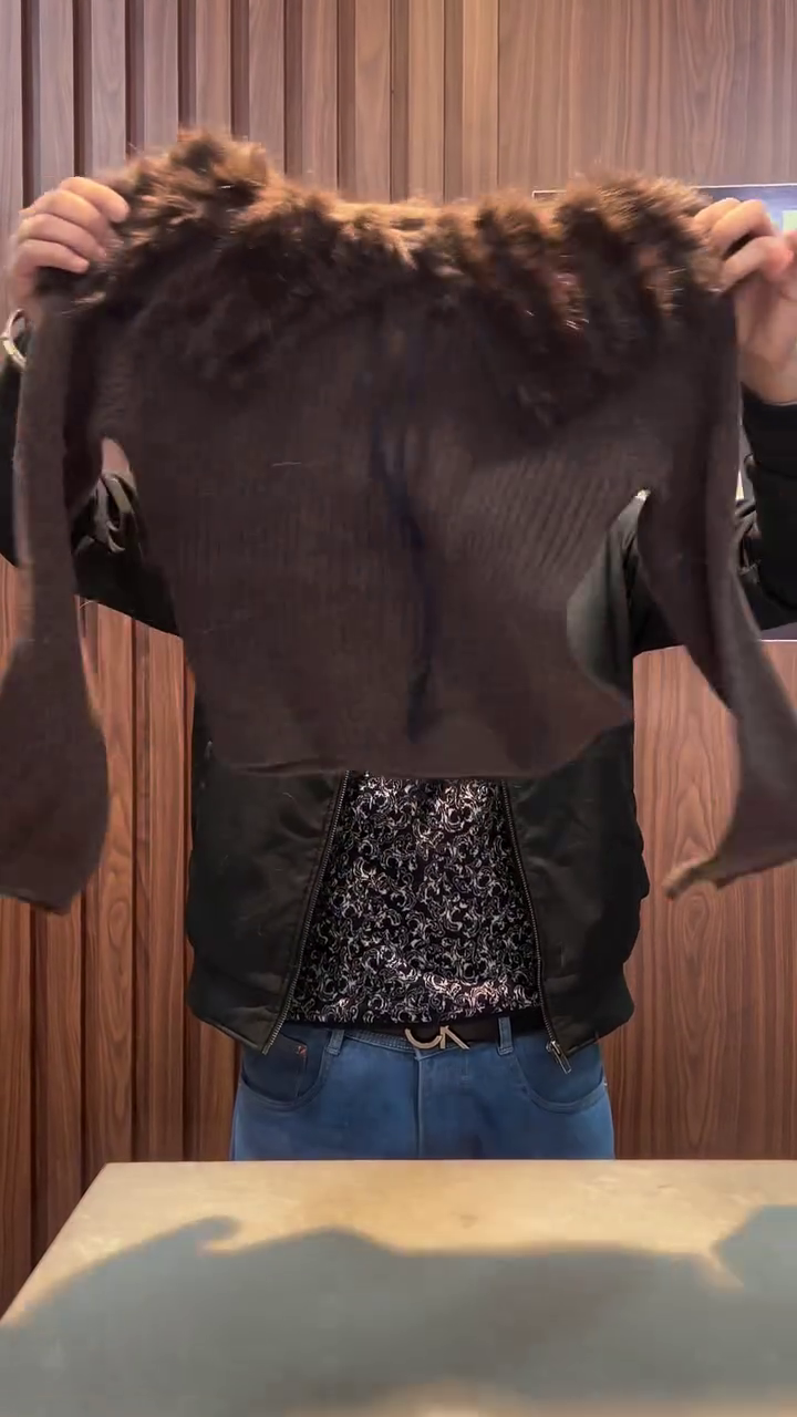 Cocoa Whirl: Cropped Knit with Fuzzy Collar & Autumn Soul” 🍂🤎🧶