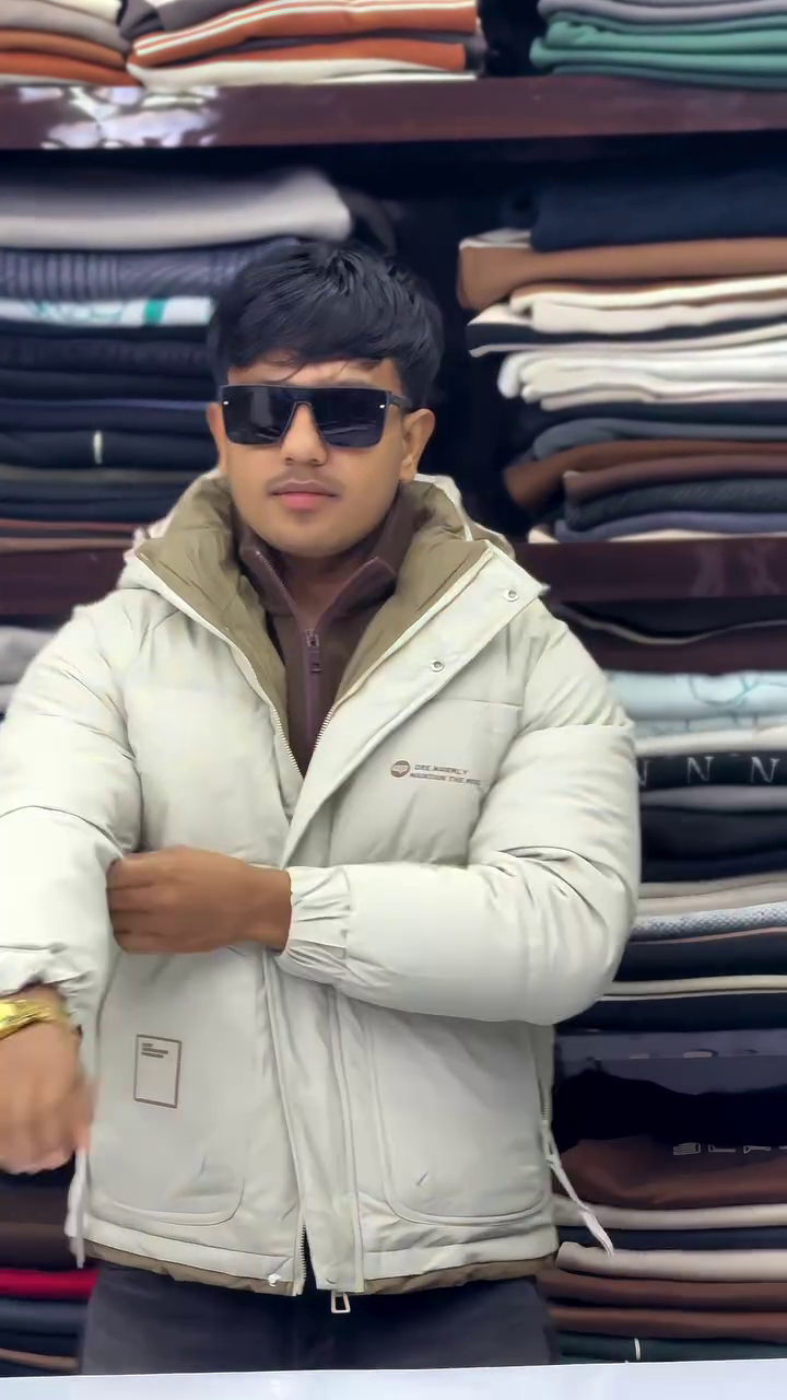 Ivory Heavy Puffer Jacket with Detachable Hood, Front Zip Closure and Utility Pockets for Men’s Extreme Winter Wear” ❄️