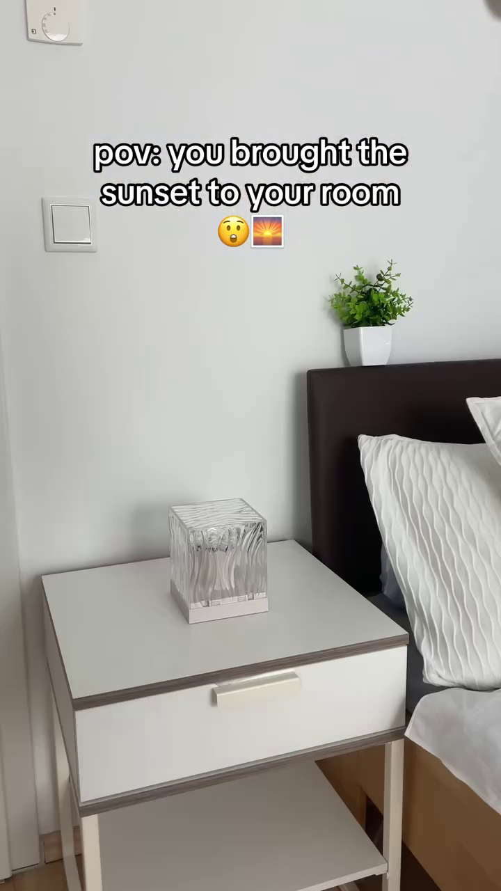 AuraGlow Textured Crystal Cube Ambient Sunset Projection Lamp for Aesthetic Home Lighting