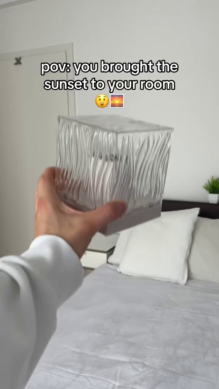 AuraGlow Textured Crystal Cube Ambient Sunset Projection Lamp for Aesthetic Home Lighting