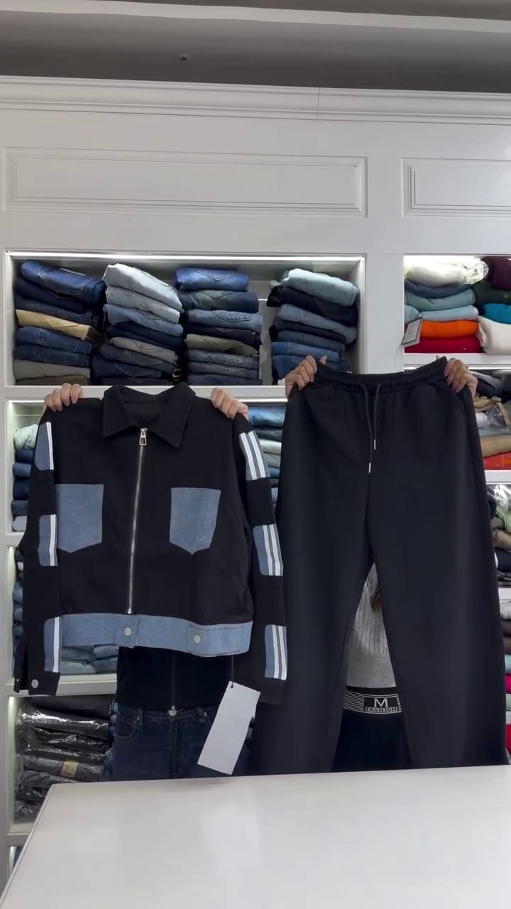 “Denim Pulse: Zipped Contrast Jacket with Fray-Edge Flow” 👖🌀🧥