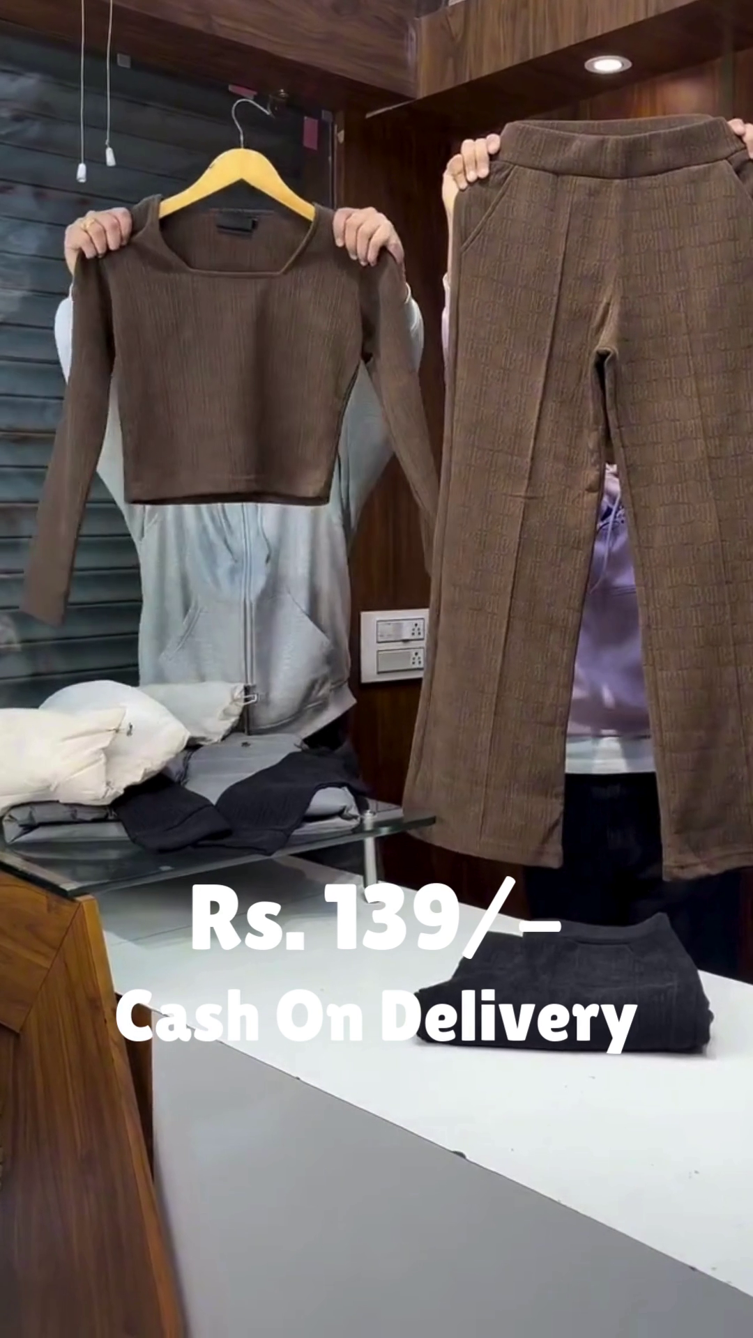 “Shadow Wrap: Grey Vest & Noir Layers in Urban Stillness” 🌫️🧥🖤