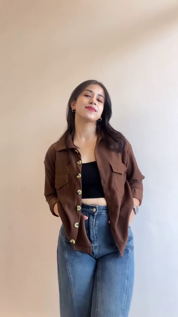 “Plaid Pulse: Button-Up Boldness with Crop Contrast & Denim Ease” 🔴🖤👖 The Plai