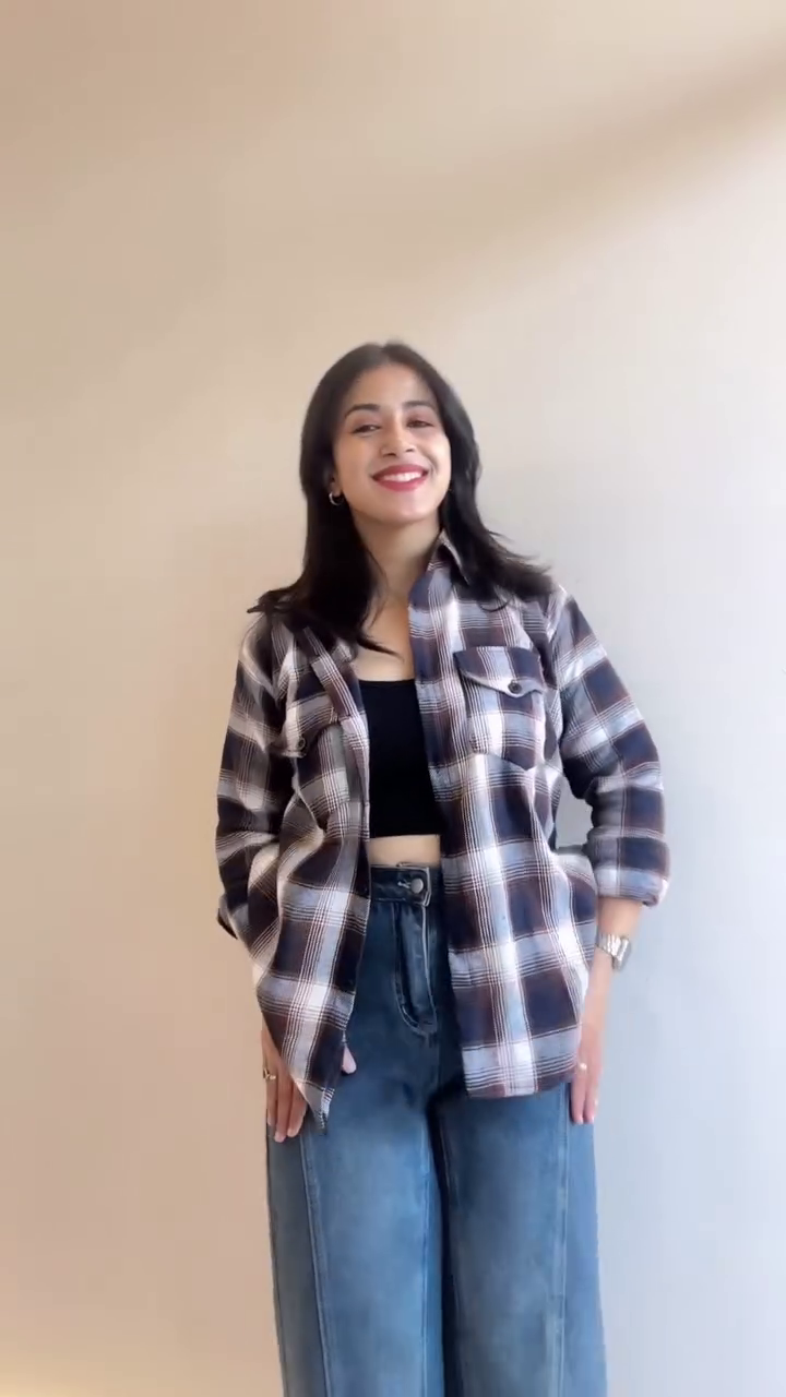 “Plaid Pulse: Button-Up Boldness with Crop Contrast & Denim Ease” 🔴🖤👖 The Plai