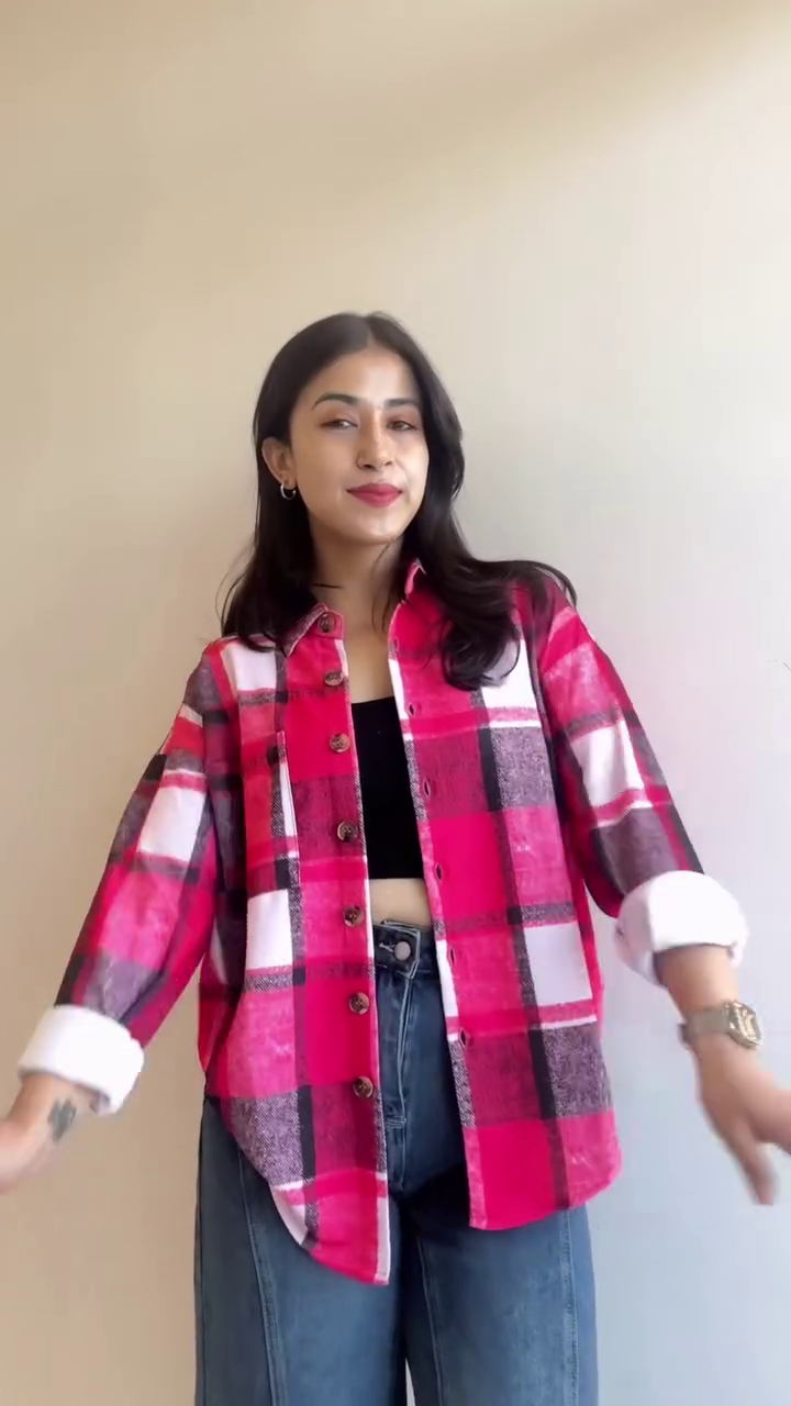 “Plaid Pulse: Button-Up Boldness with Crop Contrast & Denim Ease” 🔴🖤👖 The Plai