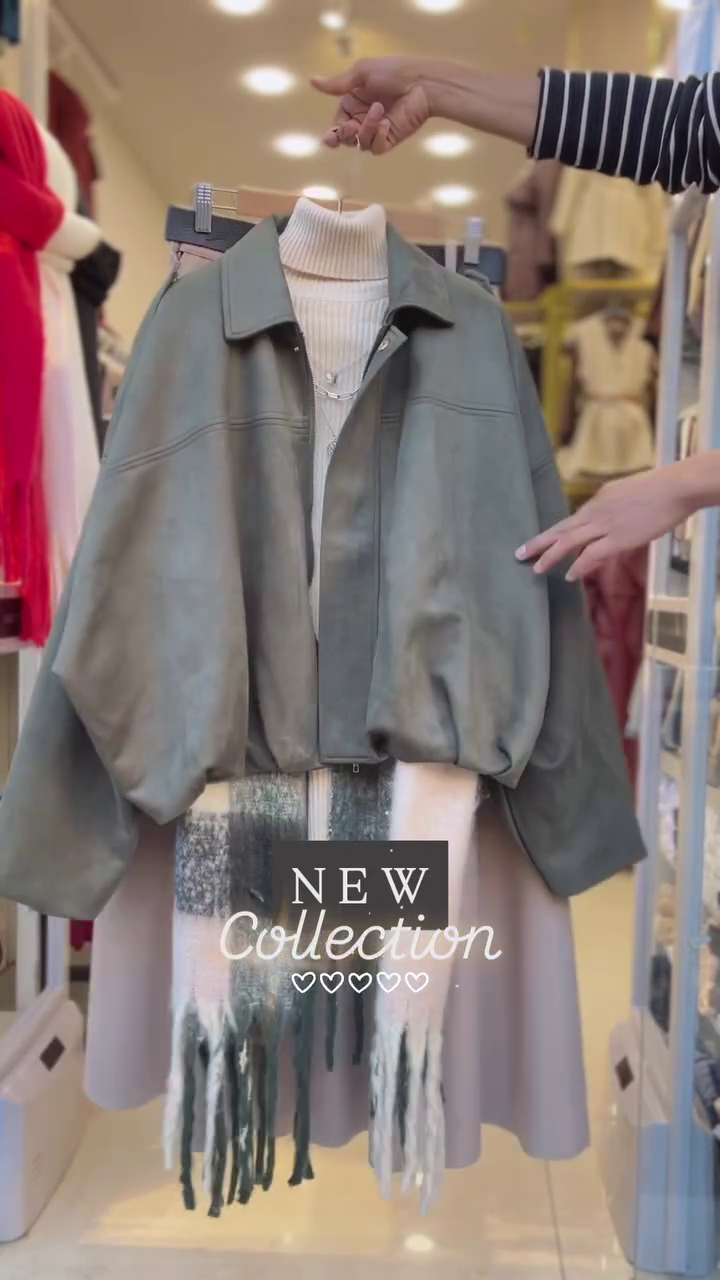 Olive Whisper: Oversized Jacket with Turtleneck Calm & Fringed Scarf Bloom” 🧥🌿🧣