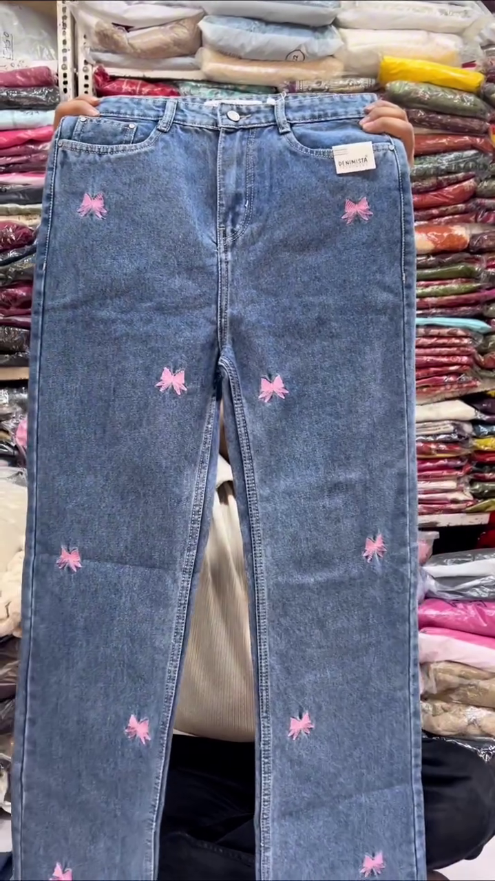 “Twilight Tulle: Acid-Wash Jeans of Bowed Rebellion & Soft Edge 🖤👖🎀”