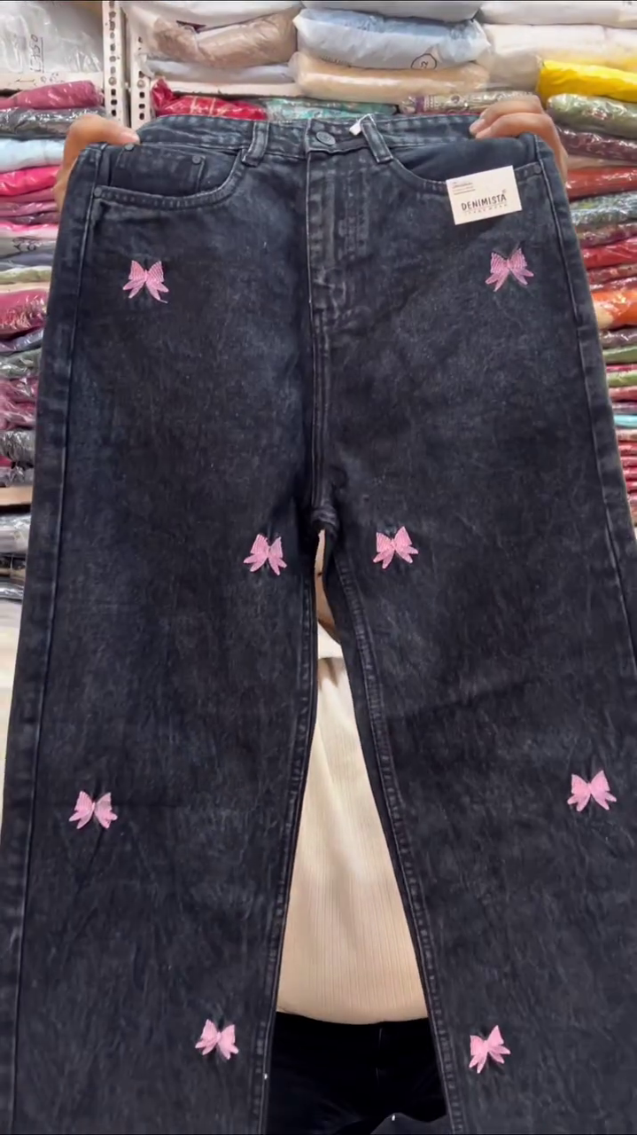 “Twilight Tulle: Acid-Wash Jeans of Bowed Rebellion & Soft Edge 🖤👖🎀”