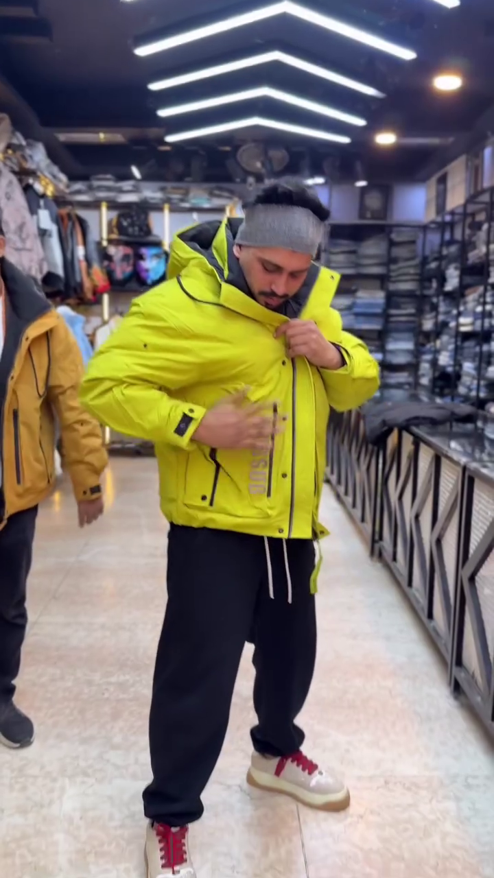 “Sunflare Shield: Yellow Winter Jackets of Bold Warmth & Twin Radiance 🌞🧥✨”