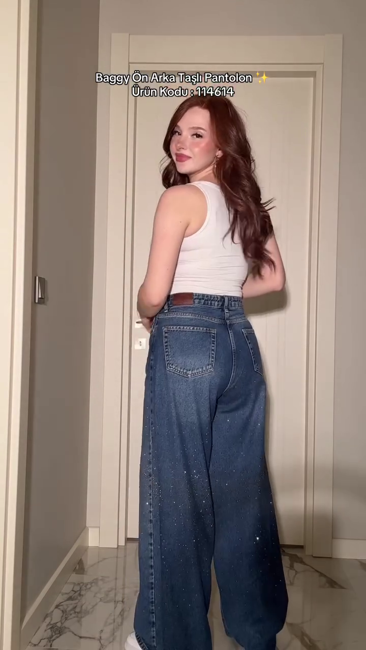 White Sleeveless Top 🤍 with Sparkly High-Waist Baggy Jeans ✨👖 and White Sneakers 👟