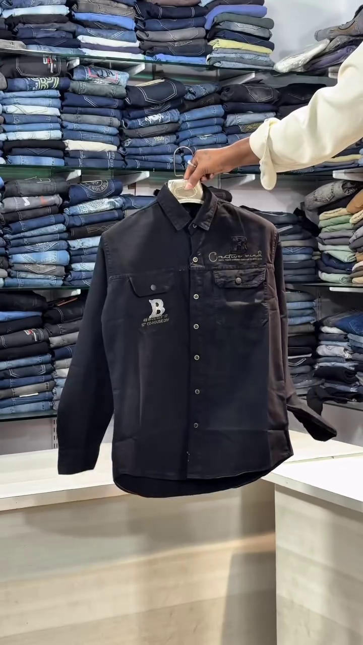 Light Blue Denim Shirt 💙👕 with Dual Chest Pockets 📦 White & Black Lettering 🅱️ Creative Print ✨ and Button-Down Closure ⚪139