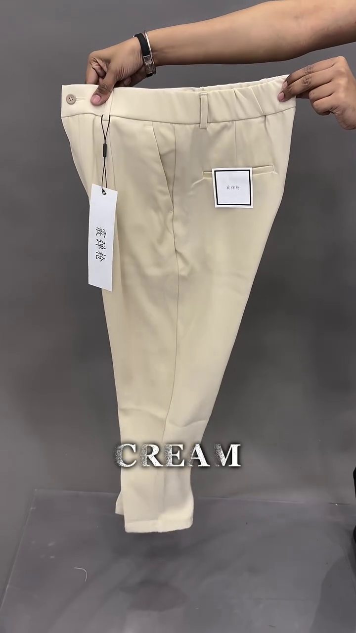 Cream Pleated Trousers 🤍👖 with Button Closure ⚪ Belt Loops 🎀 and Minimalist Elegance ✨