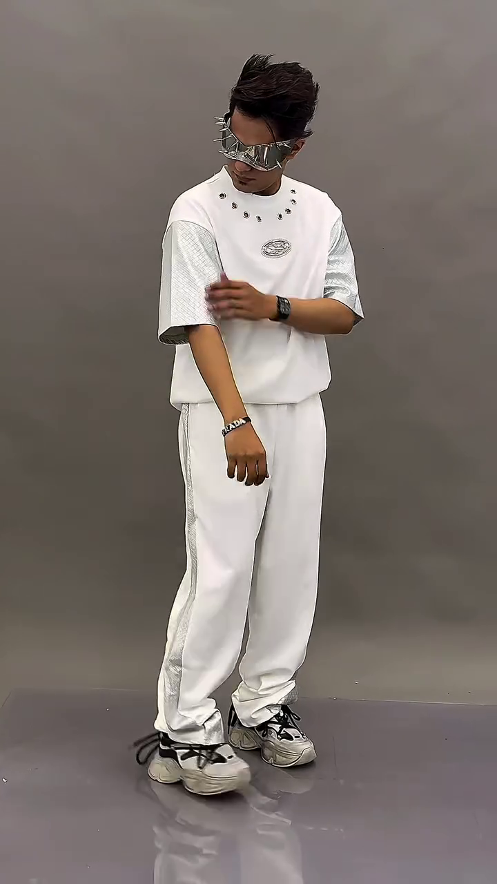 Futuristic White & Silver Outfit 🤍✨ Metallic Sleeves 🪩 Silver Side Panels 👖 Circular Emblem ⚪ and Spiked Reflective Visor 🕶️