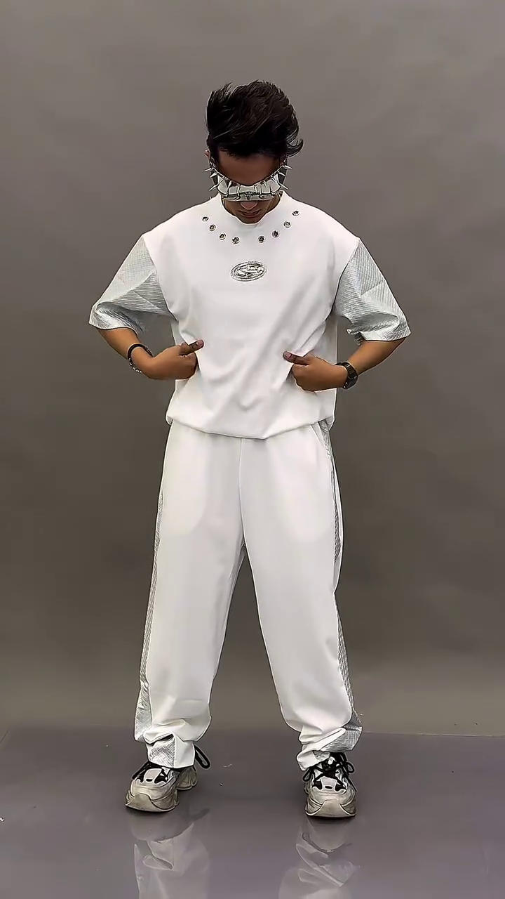 Futuristic White & Silver Outfit 🤍✨ Metallic Sleeves 🪩 Silver Side Panels 👖 Circular Emblem ⚪ and Spiked Reflective Visor 🕶️