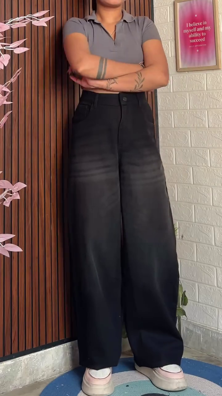 White Cropped Lace-Trim Top 🤍👕 with High-Waisted Wide-Leg Blue Jeans 💙👖 and White Sneakers 👟 Casual Chic Styling 🌸