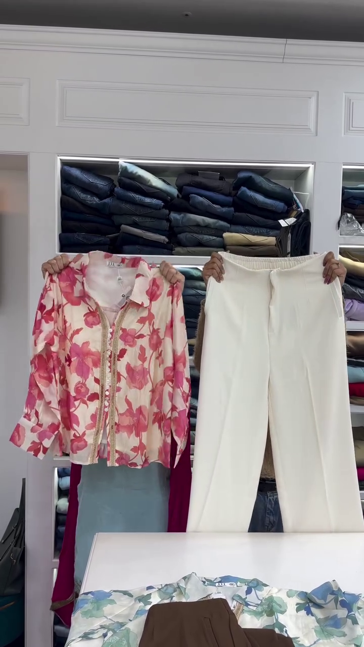 Floral Long-Sleeve Button-Up Shirt 🌸👕 with Pink & Red Patterns ❤️ Decorative Trim ✨ Paired with White Elastic Pants 🤍👖