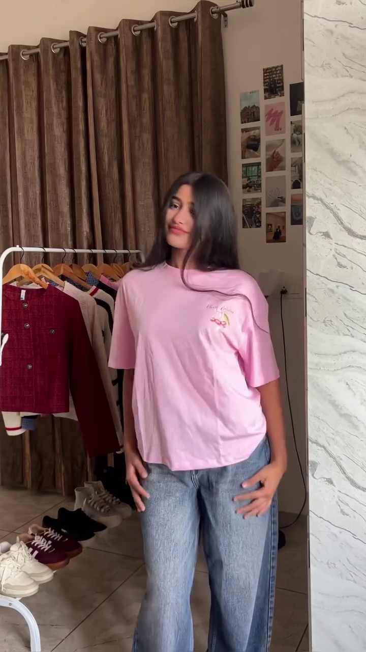 Cute Off-White Oversized Cartoon Cat & Red Heart Printed Half-Sleeve T-Shirt with Classic Blue High-Rise Straight-Leg Denim Jeans Casual Everyday Outfit Set (Logo-Free Edition)  Detailed Information: 🤍❤️👖✨