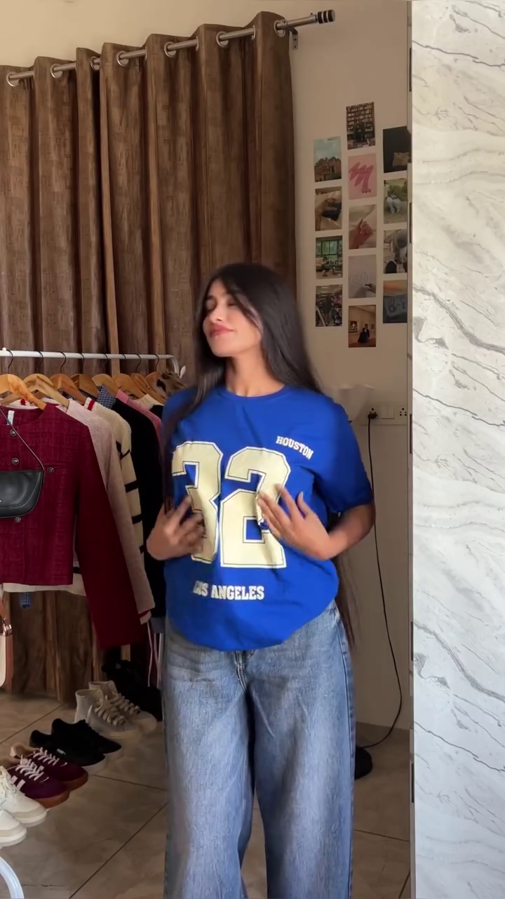 Cute Off-White Oversized Cartoon Cat & Red Heart Printed Half-Sleeve T-Shirt with Classic Blue High-Rise Straight-Leg Denim Jeans Casual Everyday Outfit Set (Logo-Free Edition)  Detailed Information: 🤍❤️👖✨