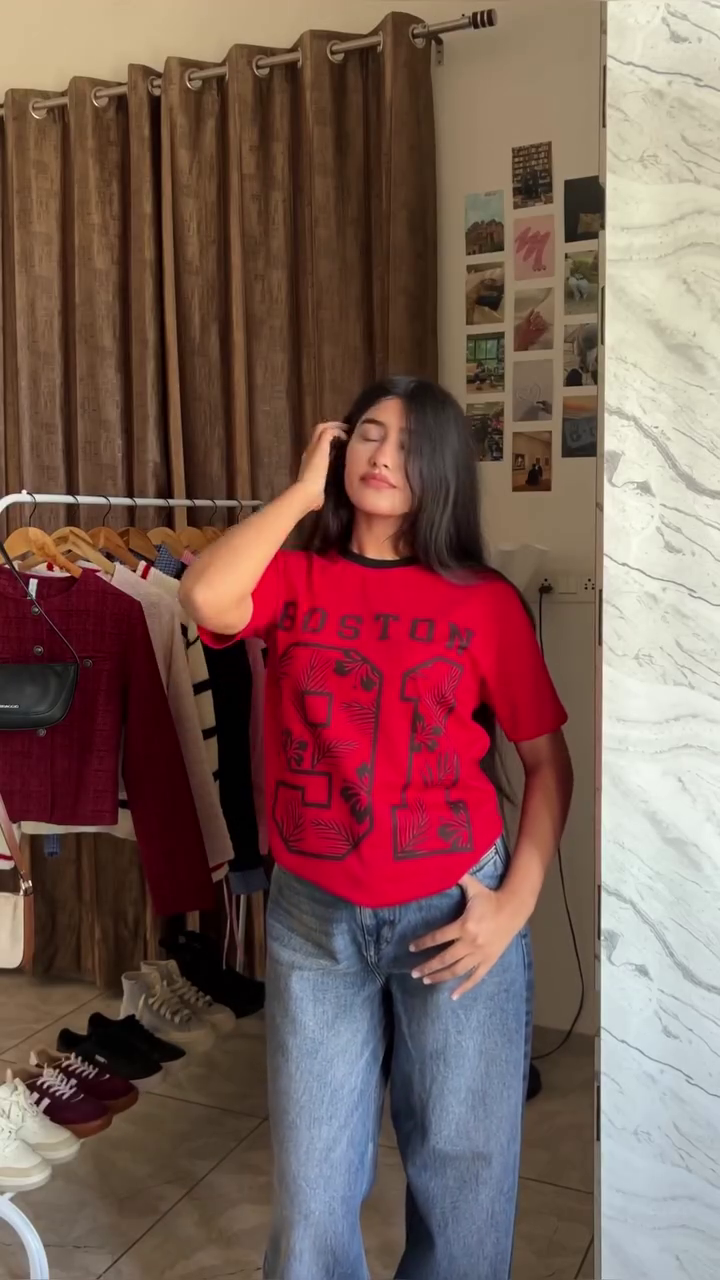 Cute Off-White Oversized Cartoon Cat & Red Heart Printed Half-Sleeve T-Shirt with Classic Blue High-Rise Straight-Leg Denim Jeans Casual Everyday Outfit Set (Logo-Free Edition)  Detailed Information: 🤍❤️👖✨