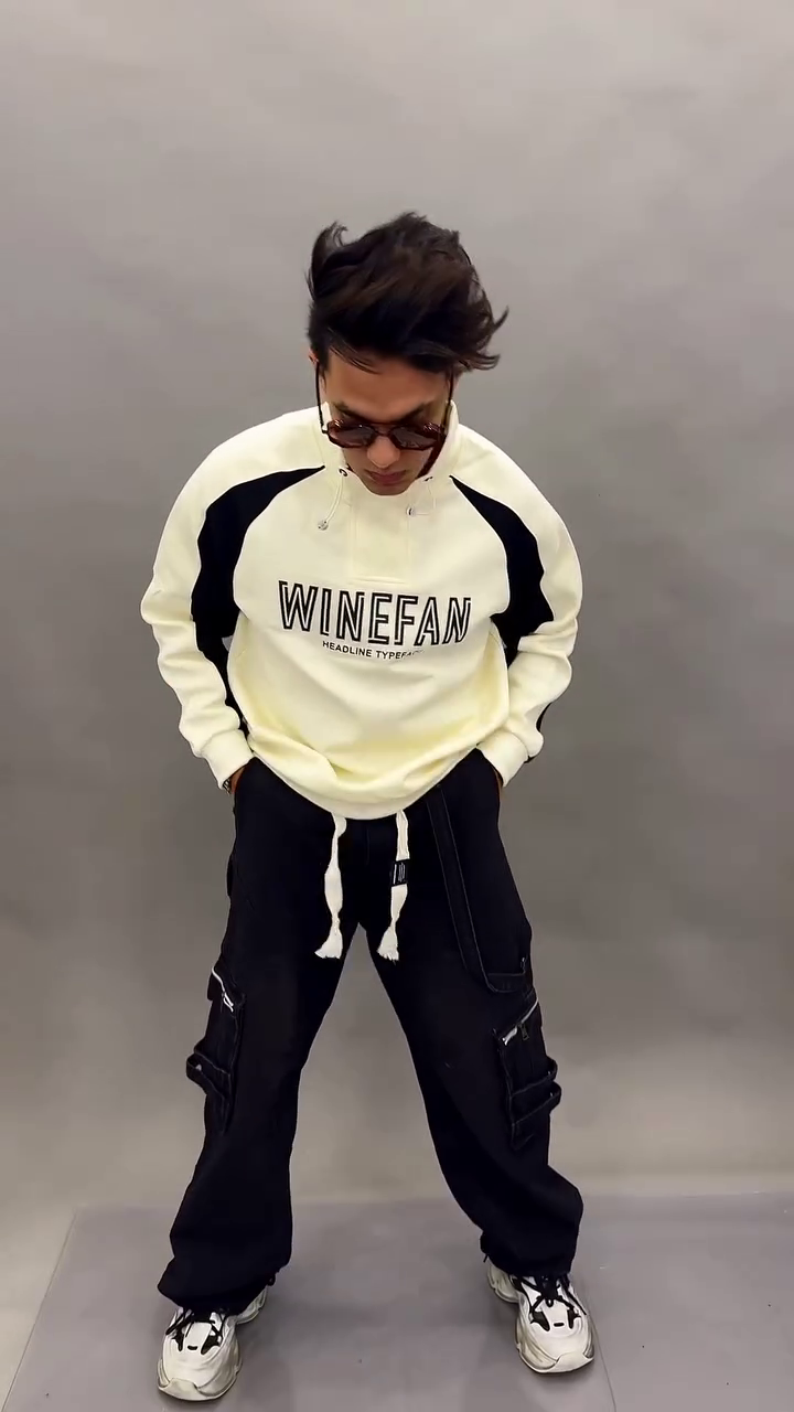 Cream & Black Color-Block Hooded Sweatshirt with Multi-Pocket Black Cargo Pants Streetwear Set for Men 🧥⚡