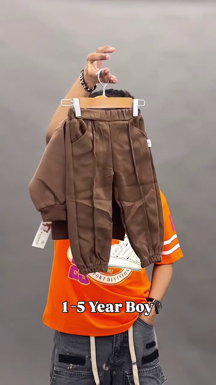 Brown Kids Cartoon Giraffe Winter Sweatshirt & Jogger Set (1–5 Years) 🦒💛