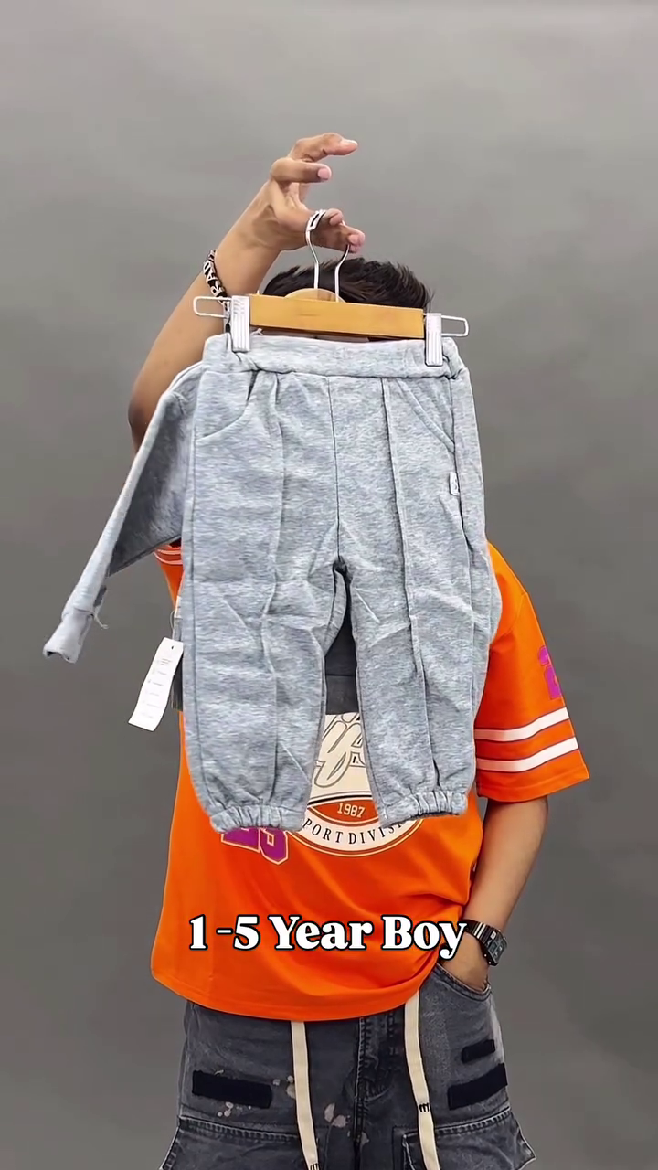 Brown Kids Cartoon Giraffe Winter Sweatshirt & Jogger Set (1–5 Years) 🦒💛