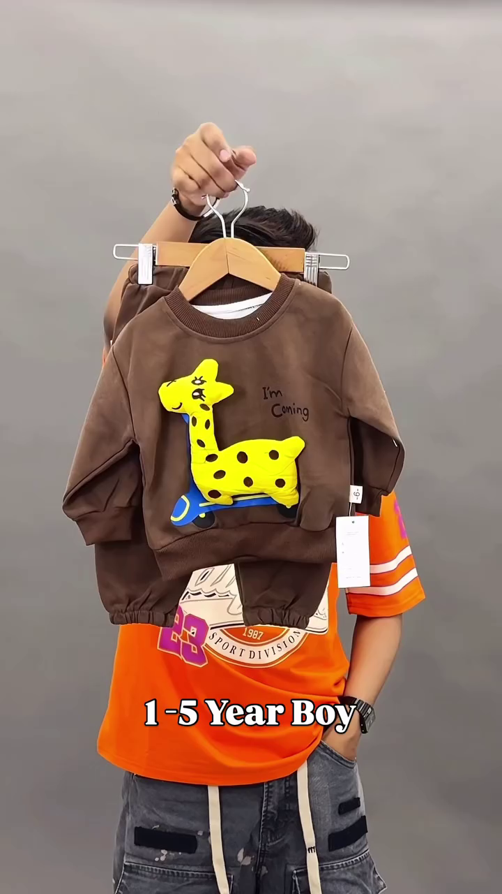 Brown Kids Cartoon Giraffe Winter Sweatshirt & Jogger Set (1–5 Years) 🦒💛