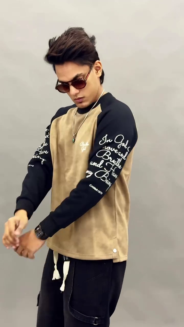 Men’s Dual Tone Beige & Black Raglan Sleeve Premium Casual Sweatshirt with Script Sleeve Detailing 👕🖤🤎