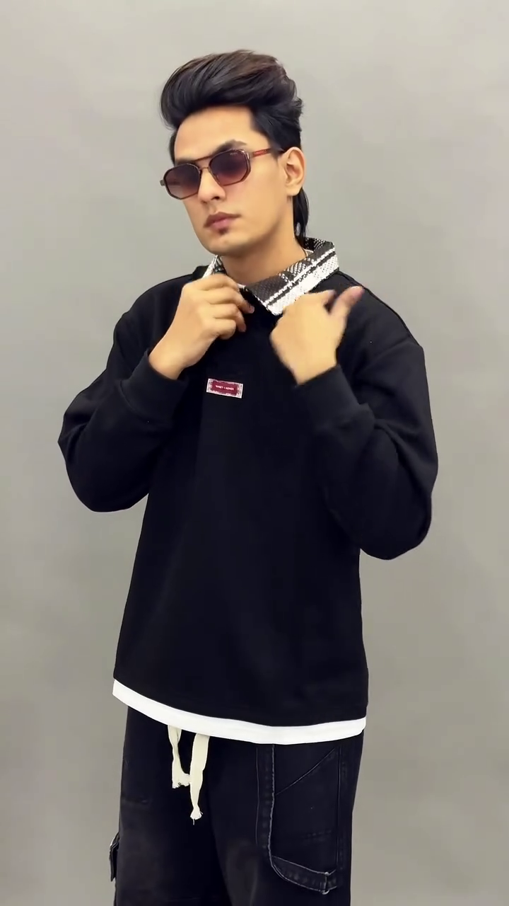 Men’s Mauve Classic Polo Style Sweatshirt with Textured Contrast Collar & Layered Hem Detail 👔✨