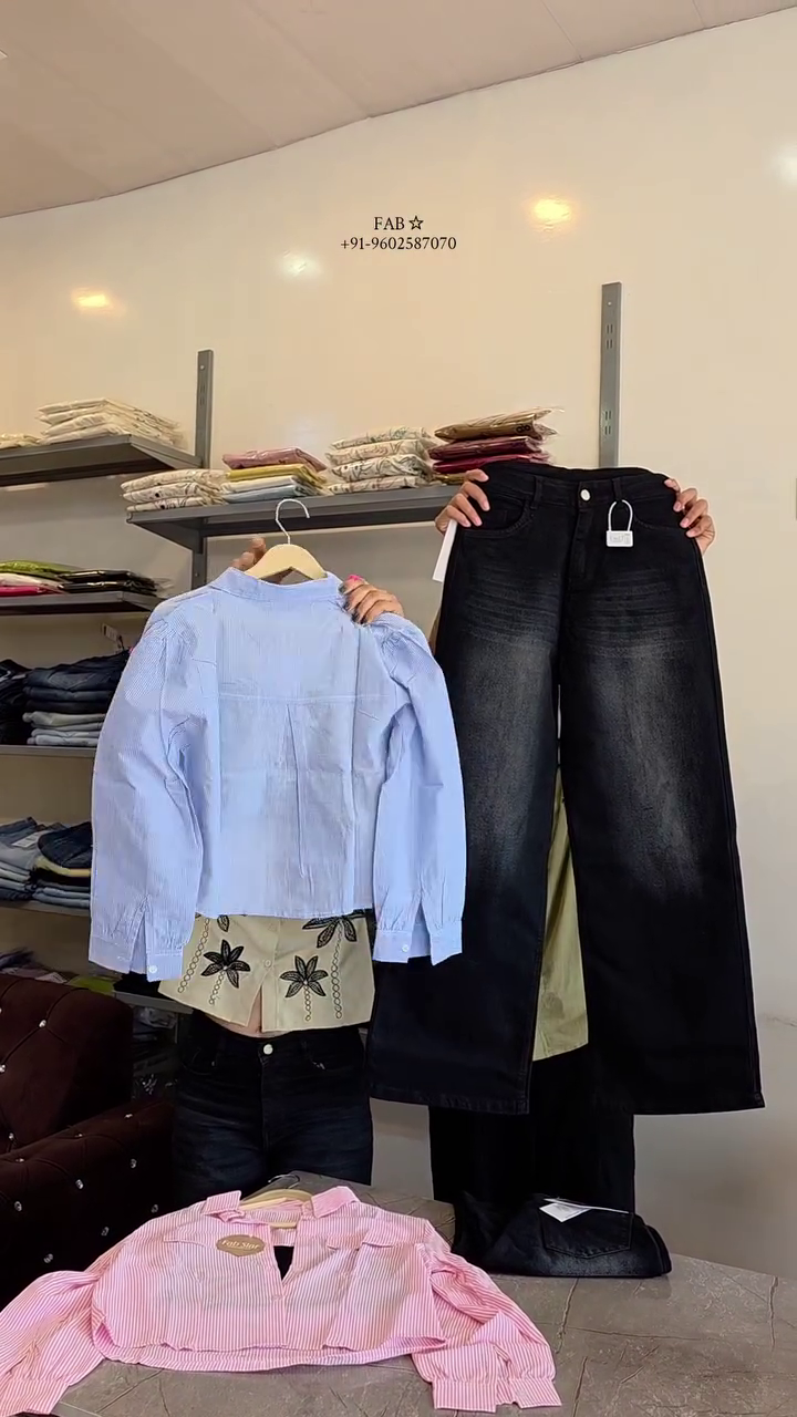 Women’s Light Blue Cropped Utility Shirt Jacket with Front Pockets Paired with High-Waist Wide-Leg Dark Denim Jeans 👖💙✨