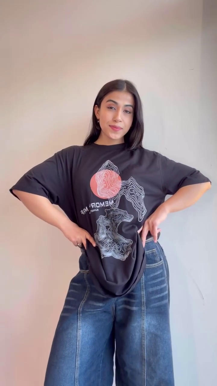 Women’s Oversized Black Graphic Printed Topographic Map Design T-Shirt with Abstract Red Sun Artwork 🌞🖤✨