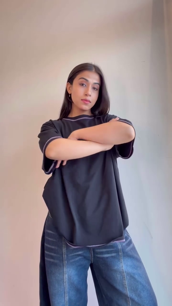 Women’s Oversized Black Graphic Printed Topographic Map Design T-Shirt with Abstract Red Sun Artwork 🌞🖤✨