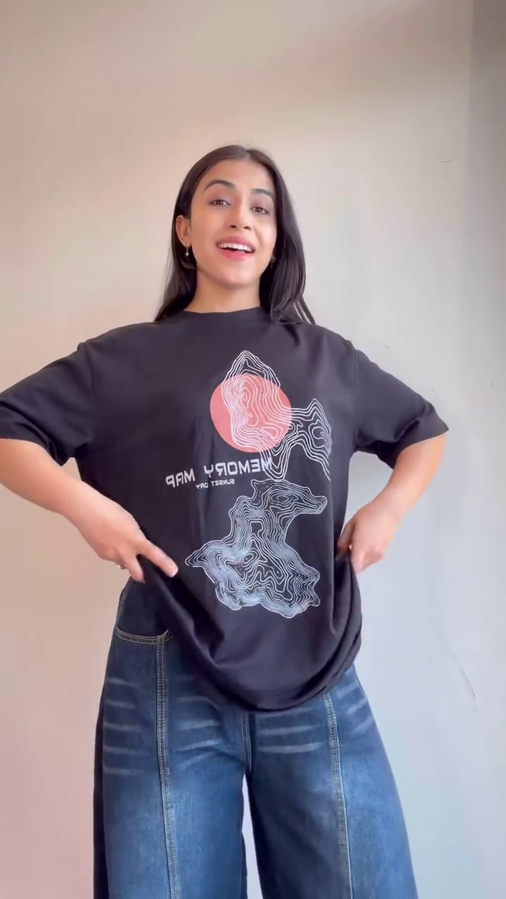 Women’s Oversized Black Graphic Printed Topographic Map Design T-Shirt with Abstract Red Sun Artwork 🌞🖤✨