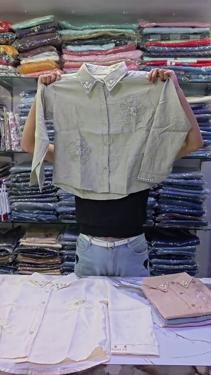 Women’s Elegant White Floral Embroidered Collared Button-Down Shirt with Pearl Stud Collar Detailing 🌸🤍✨