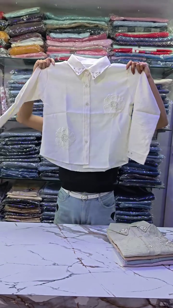 Women’s Elegant White Floral Embroidered Collared Button-Down Shirt with Pearl Stud Collar Detailing 🌸🤍✨
