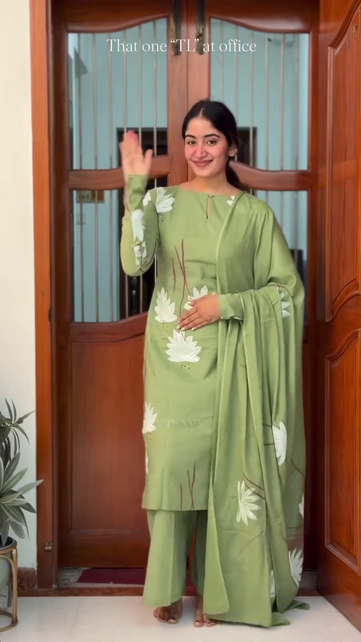 Soft Pink Floral Embroidered Straight-Cut Kurta with Matching Pants & Lightweight Dupatta Traditional Office Wear Suit Set 🌸💗👗