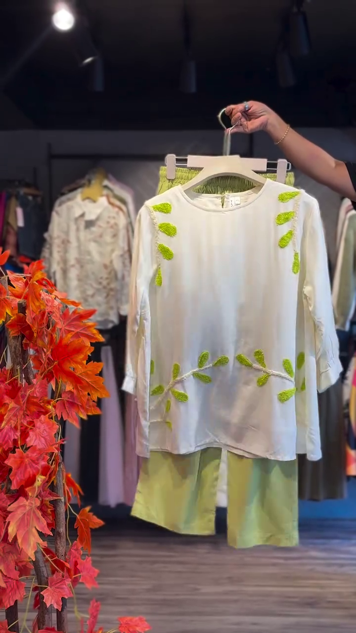 Elegant Ivory White A-Line Tunic Kurti with Lime Green 3D Leaf Embroidery Motif Detailing & Coordinated Light Pistachio Straight Pants Set 🌿🤍✨