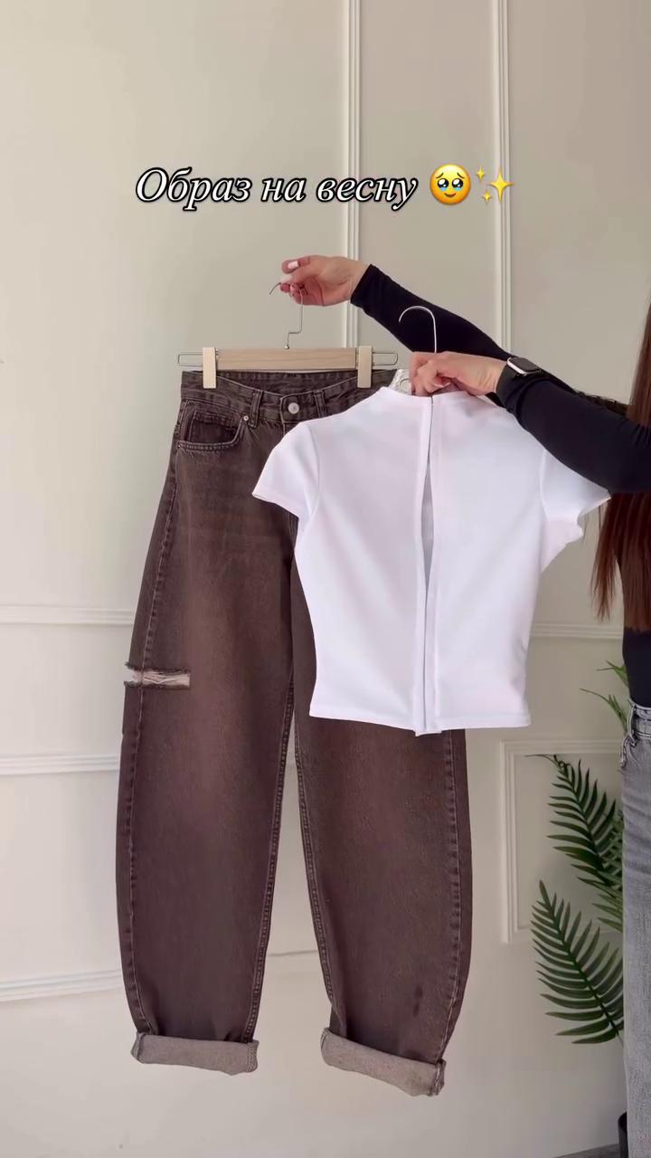 ✨ White Crop Top + Brown Baggy Jeans Set – Minimalist Cool! ✨