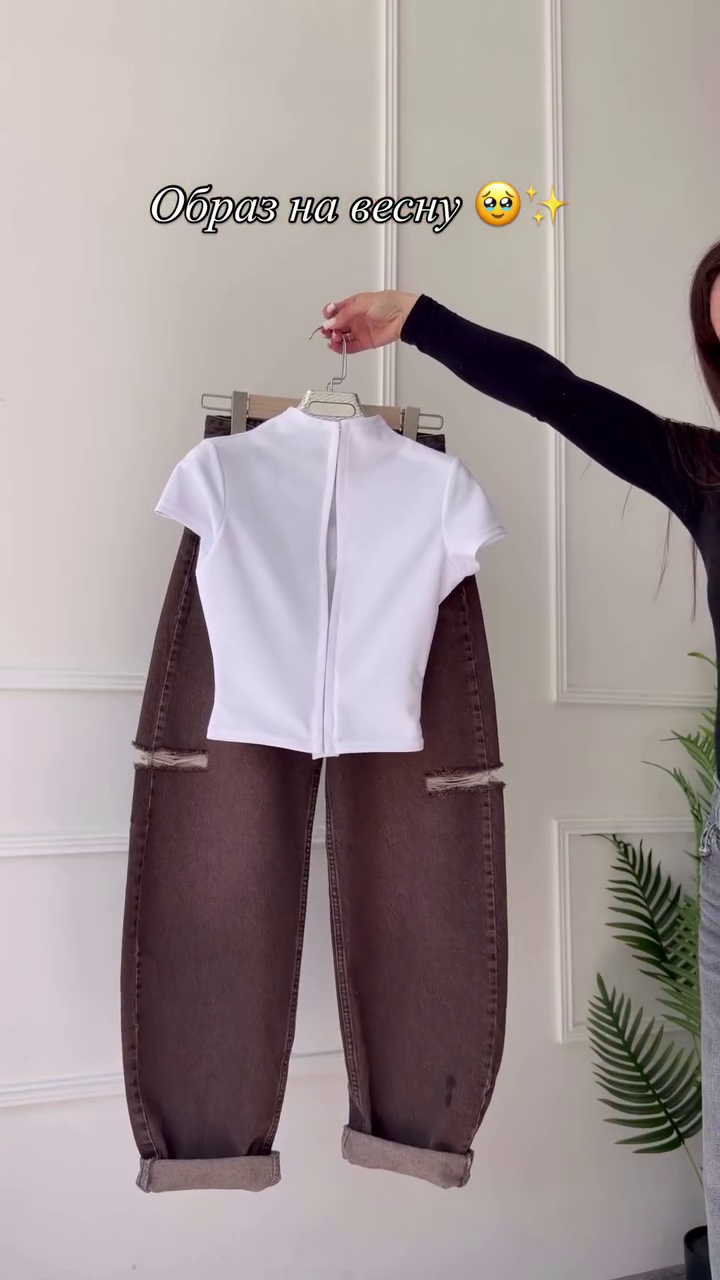 ✨ White Crop Top + Brown Baggy Jeans Set – Minimalist Cool! ✨