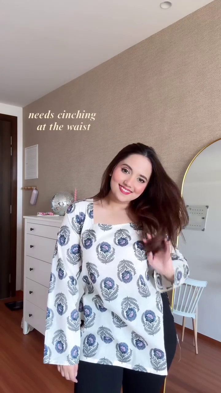 🌸 Floral Dreamy Square-Neck Blouse – Flowy Feminine Bliss! 🌸