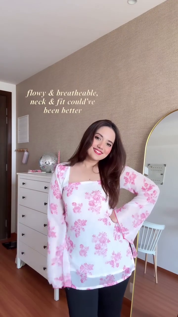 🌸 Floral Dreamy Square-Neck Blouse – Flowy Feminine Bliss! 🌸