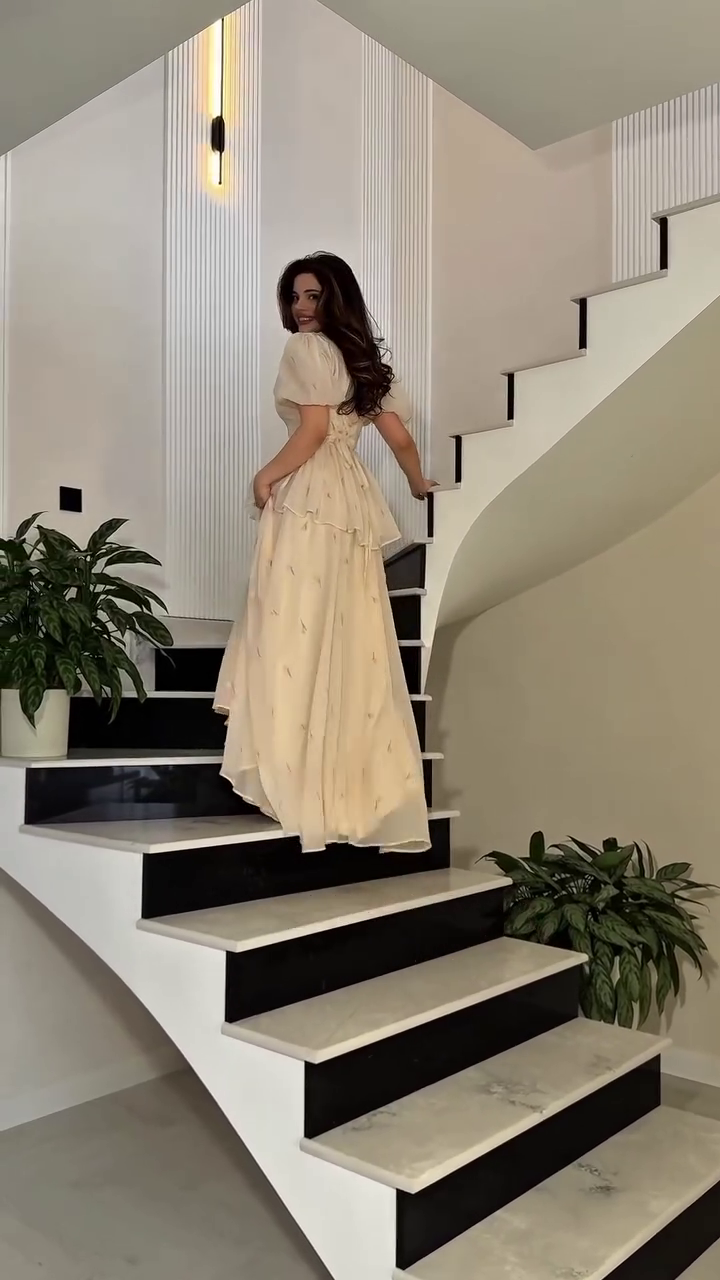 🌸 Ivory Puff Sleeve Floral Mini Dress – Romantic Whimsy! 🌸