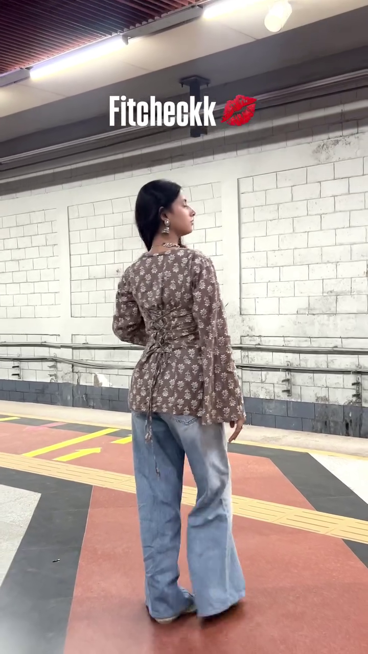 🌸 Brown Floral Print Square-Neck Top – Effortless Boho Chic! 🌸