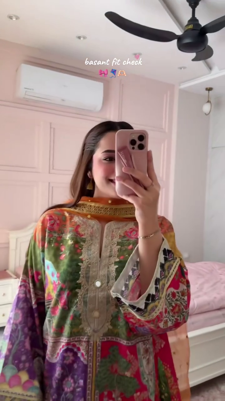 🌸 Royal Rangrez Multicolor Printed Kurta Set – Festive Elegance with a Modern Twist ✨