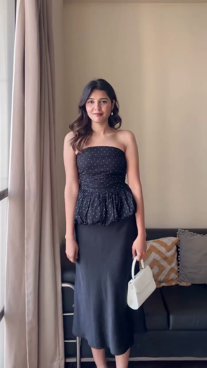 ❤️ Scarlet Charm Ruched Crop Top – Bold, Flirty & Effortlessly Stylish ✨🔥