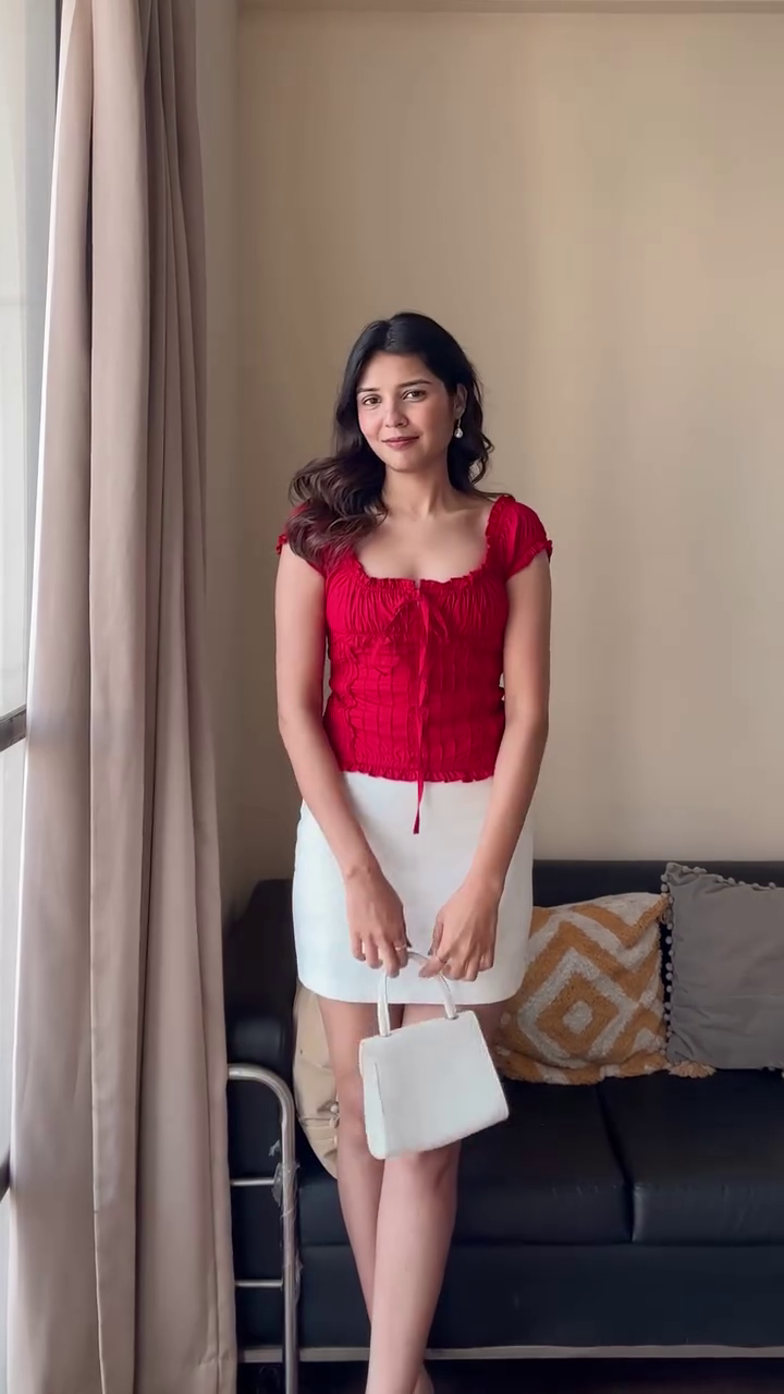 ❤️ Scarlet Charm Ruched Crop Top – Bold, Flirty & Effortlessly Stylish ✨🔥