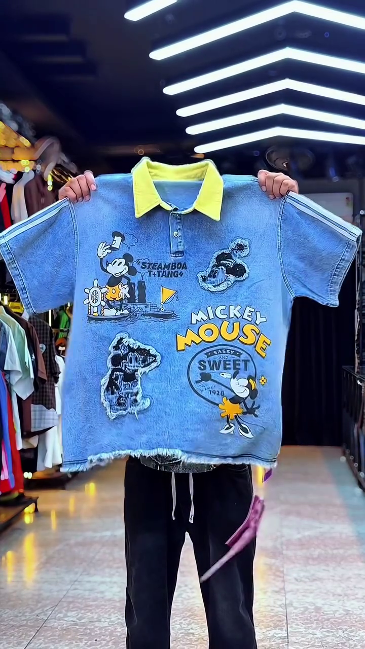 💙 Retro Pop Cartoon Denim Polo Tee – Playful Street Style Vibes ✨🎨