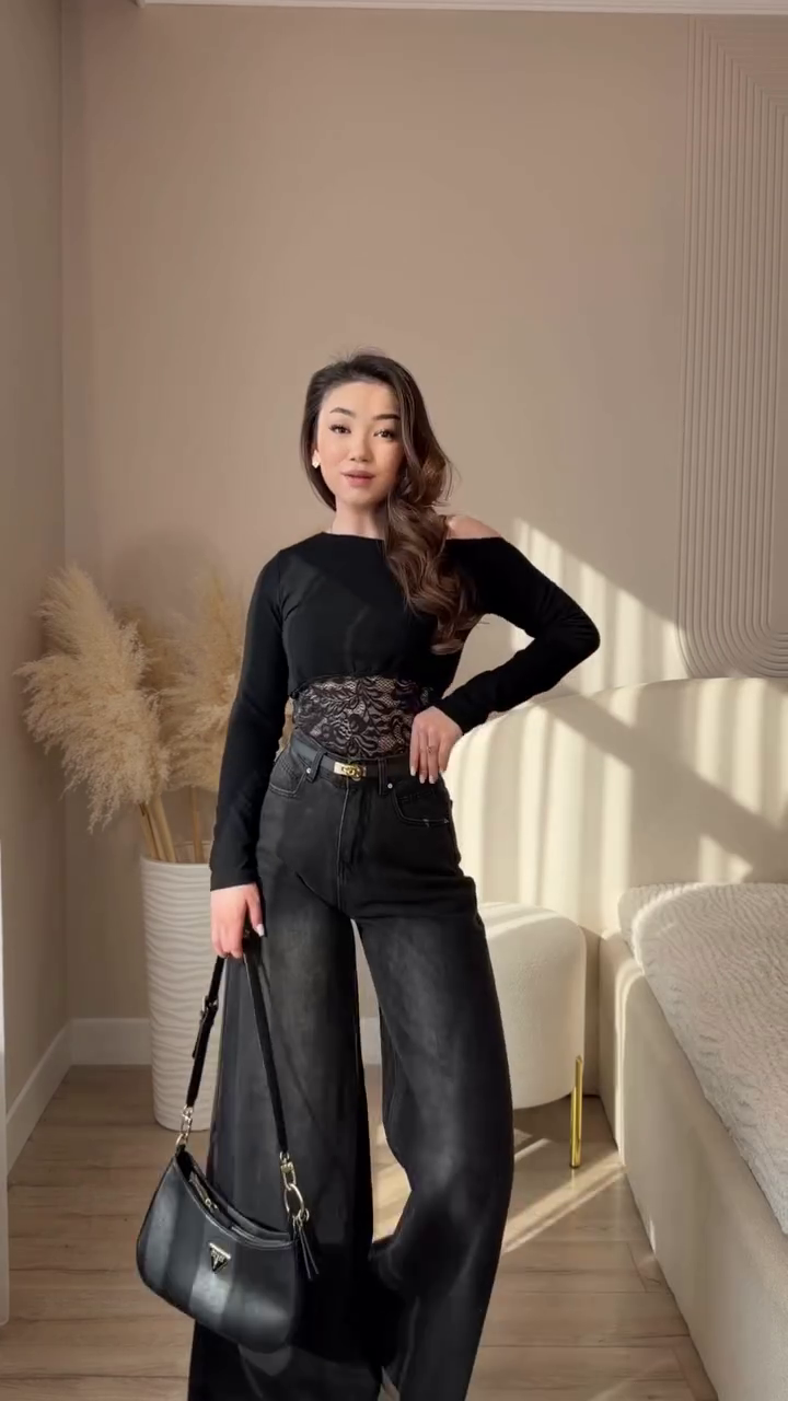 🤍 Everyday Essential Long Sleeve Tee – Minimal, Soft & Effortlessly Chic ✨🌿