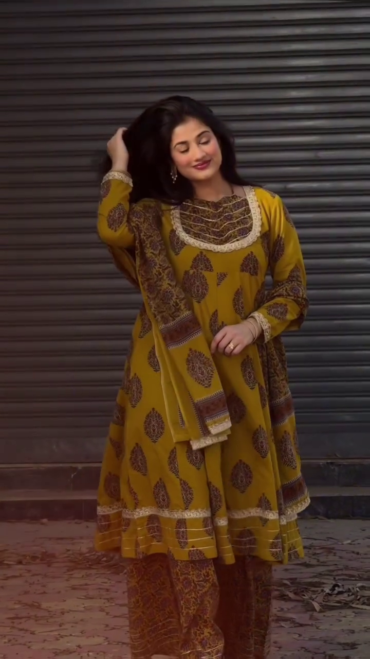 Mustard Royal Elegance Suit Set – Printed Kurti, Palazzo & Dupatta 💛✨