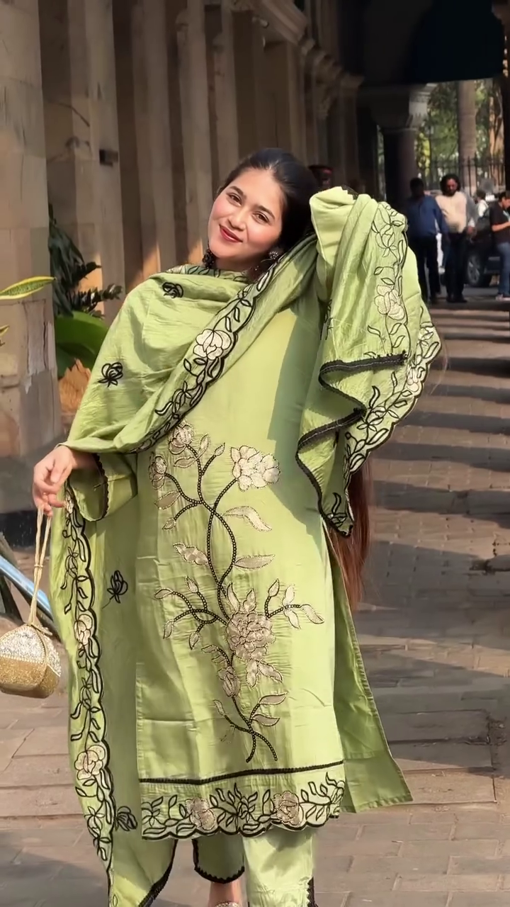 Elegant Pistachio Bloom Embroidered Suit Set – Graceful Ethnic Charm 🌿✨💚